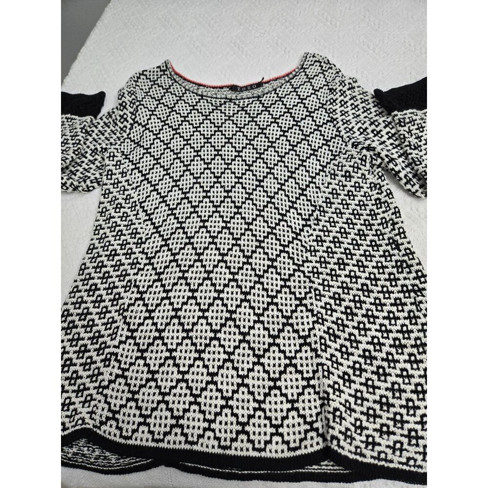 Black & White Patterned Sweater sz Large  By ZOZO